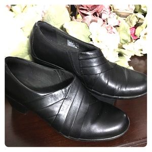 Clarks black leather shoes 👞